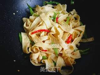 尖椒豆腐皮的家常做法